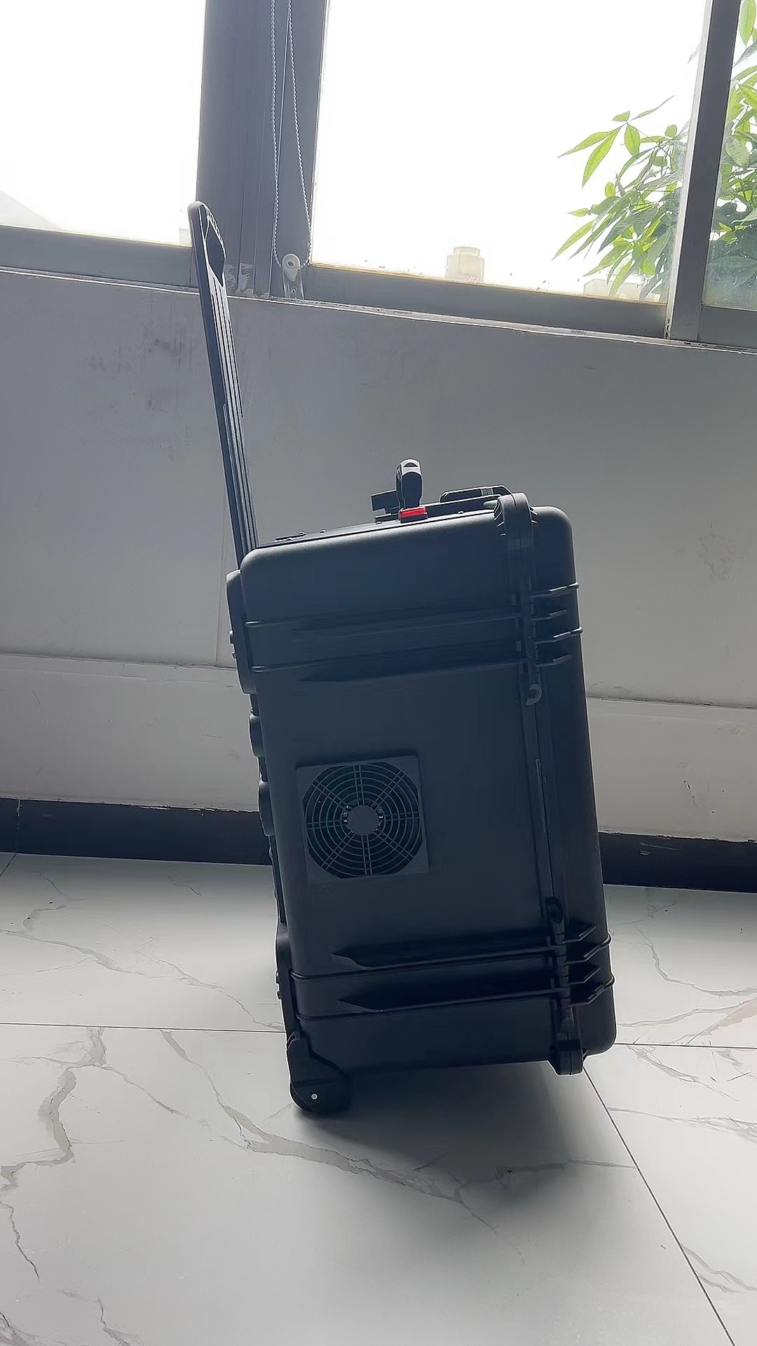 雁塔手拉箱型移动通信干扰器